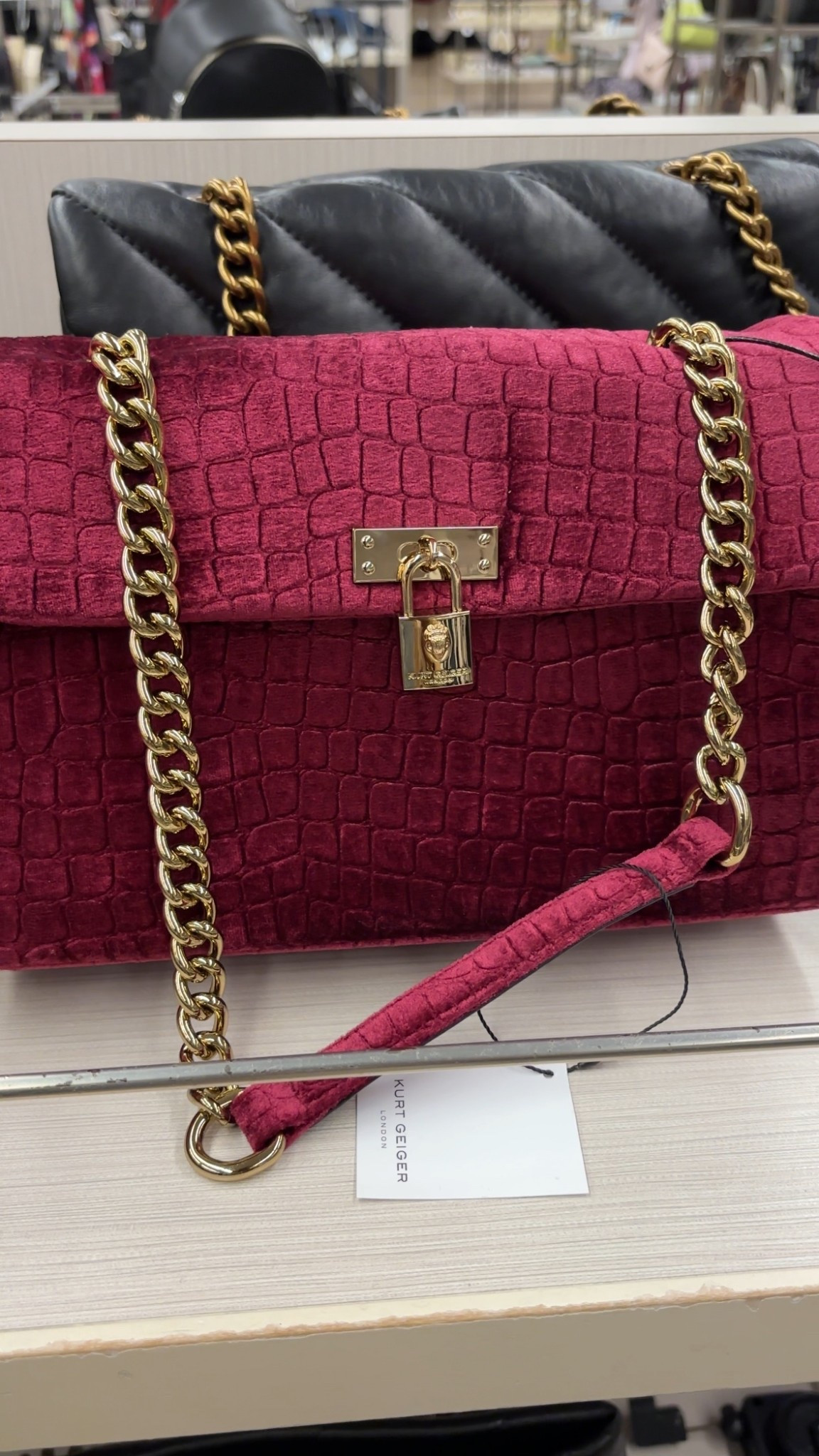 KG Velvet Croc

#LTKSeasonal #LTKStyleTip #LTKU