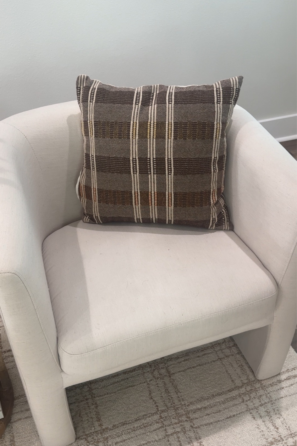 Plaid + cozy textures = instant fall living room vibes 🍂

#LTKSeasonal #LTKStyleTip #LTKHome