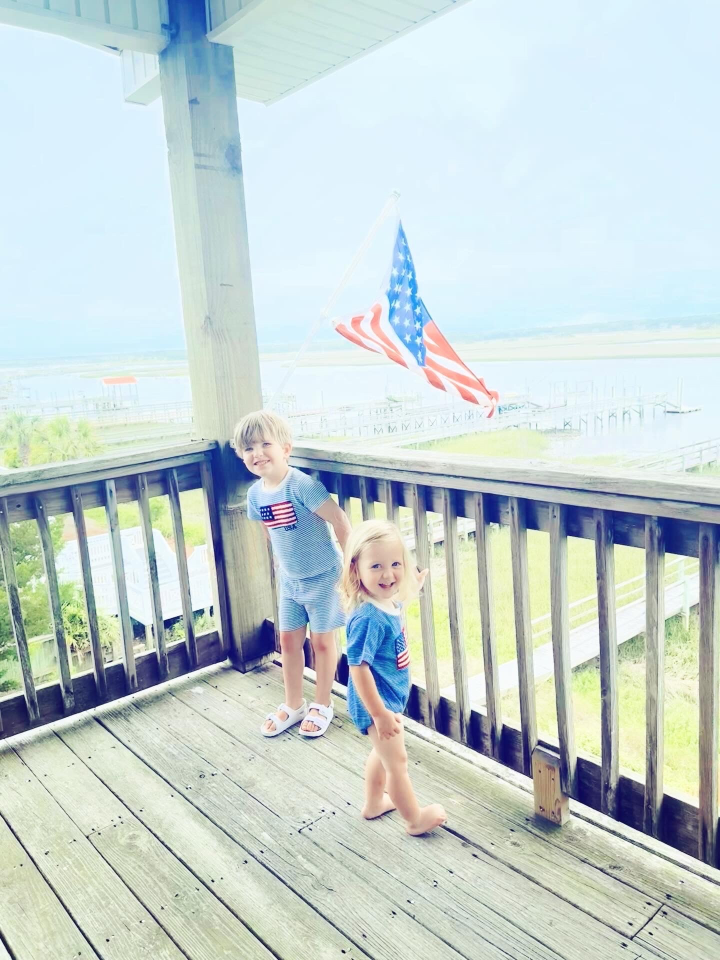 m e m o r i a l  d a y  c a m e r a  r o l l 🇺🇸🎞️❤️🌟🤍🐚💙✨🌊 #mdw #redwhiteandblue #memorialdayweekend #cameraroll #oakislandnc