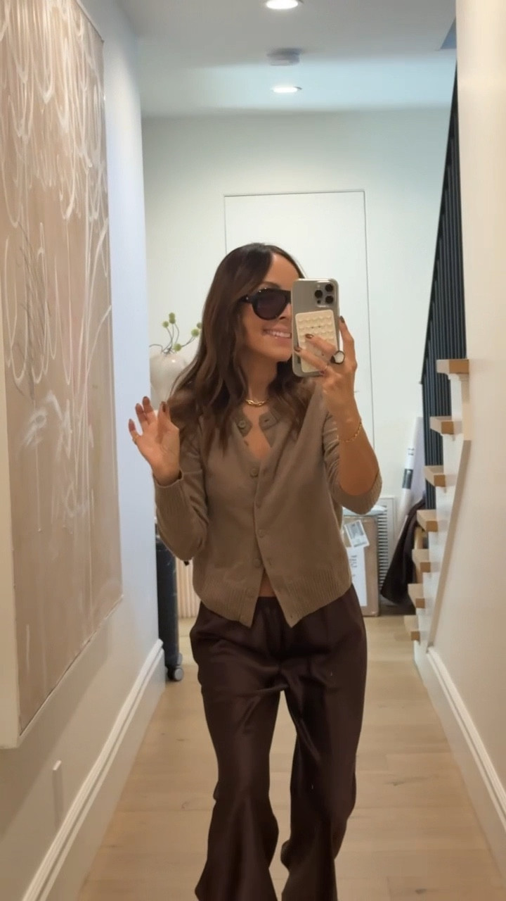 I was so excited for the Jennifer Hudson show yesterday that I filmed this and totally forgot to post it lol. Here’s what I wore on my way to set

#LTKSeasonal #LTKootd