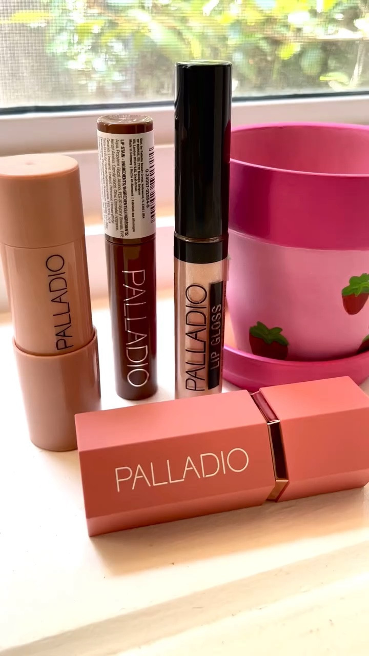 #palladiopartner GRWM using @palladiobeauty botanical and vitamin-infused makeup products.

💕Liquid blush:  can be used on cheeks and lips. This contains vitamin E and green tea.

💕Cream stick luminizer: use it for a flawless finish that catches the light from every angle

💕Lip stain:  it contains highly pigmented waterproof formula. 
Use it to overline your lips and quickly diffuse the color for a natural lip plump without needing additional products. Offers lasting wear that won’t feather or bleed.

💕Lip gloss:  adds hydration shine and nourishing benefits.  The lip gloss is crafted with herbal extracts like green tea, ginseng, chamomile, aloe Vera, and ginkgo biloba. 

(~AD|#gifted)
#ltk #ltkbeauty #liketkit @shop.ltk

#LTKxelfCosmetics #LTKBeauty #LTKFindsUnder50