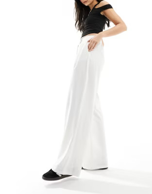 Stradiarius tailored pleat front trousers in ecru  | ASOS | ASOS (Global)