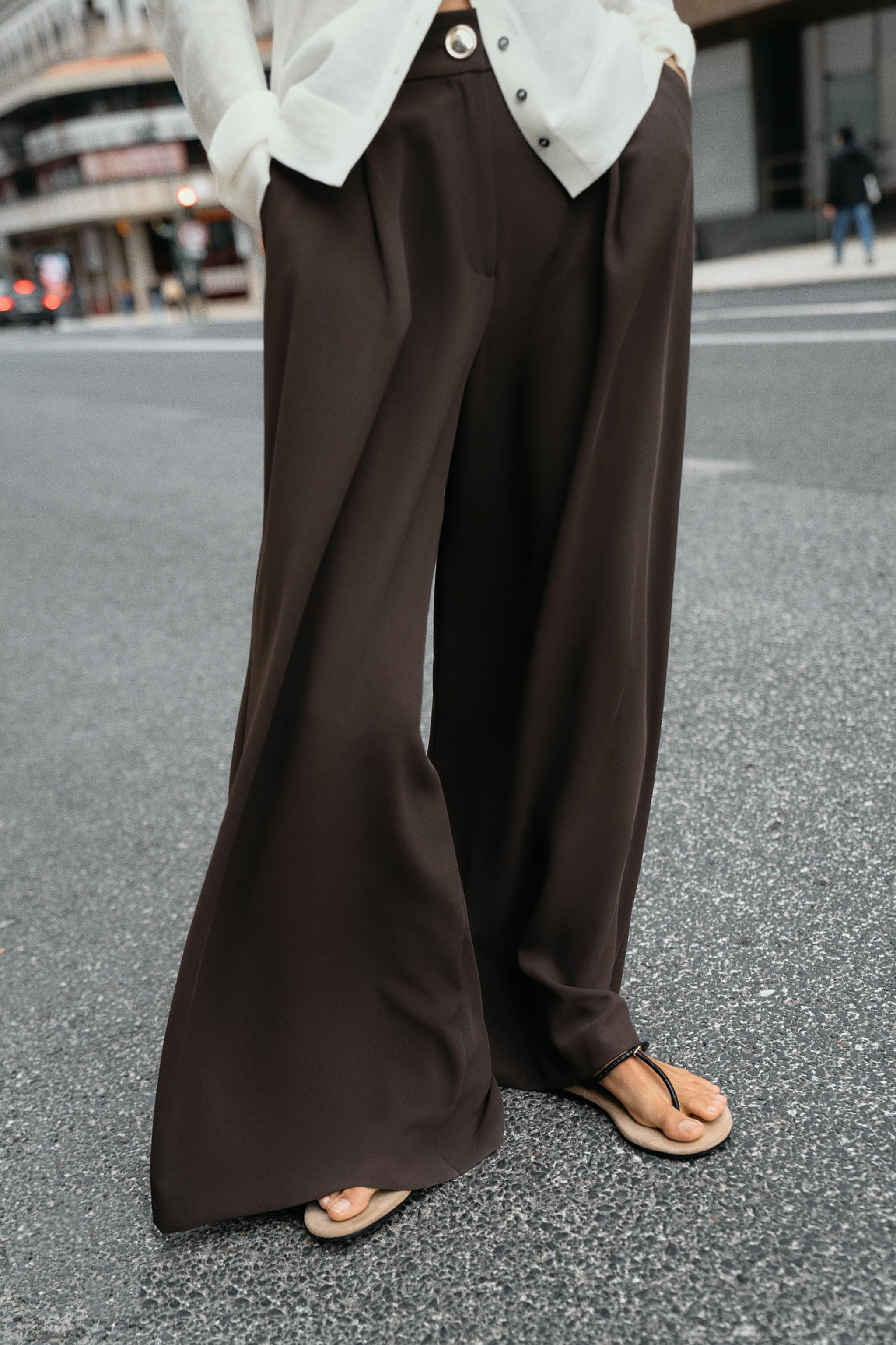 PANTALON À PINCES ET BAS À REVERS | Zara US