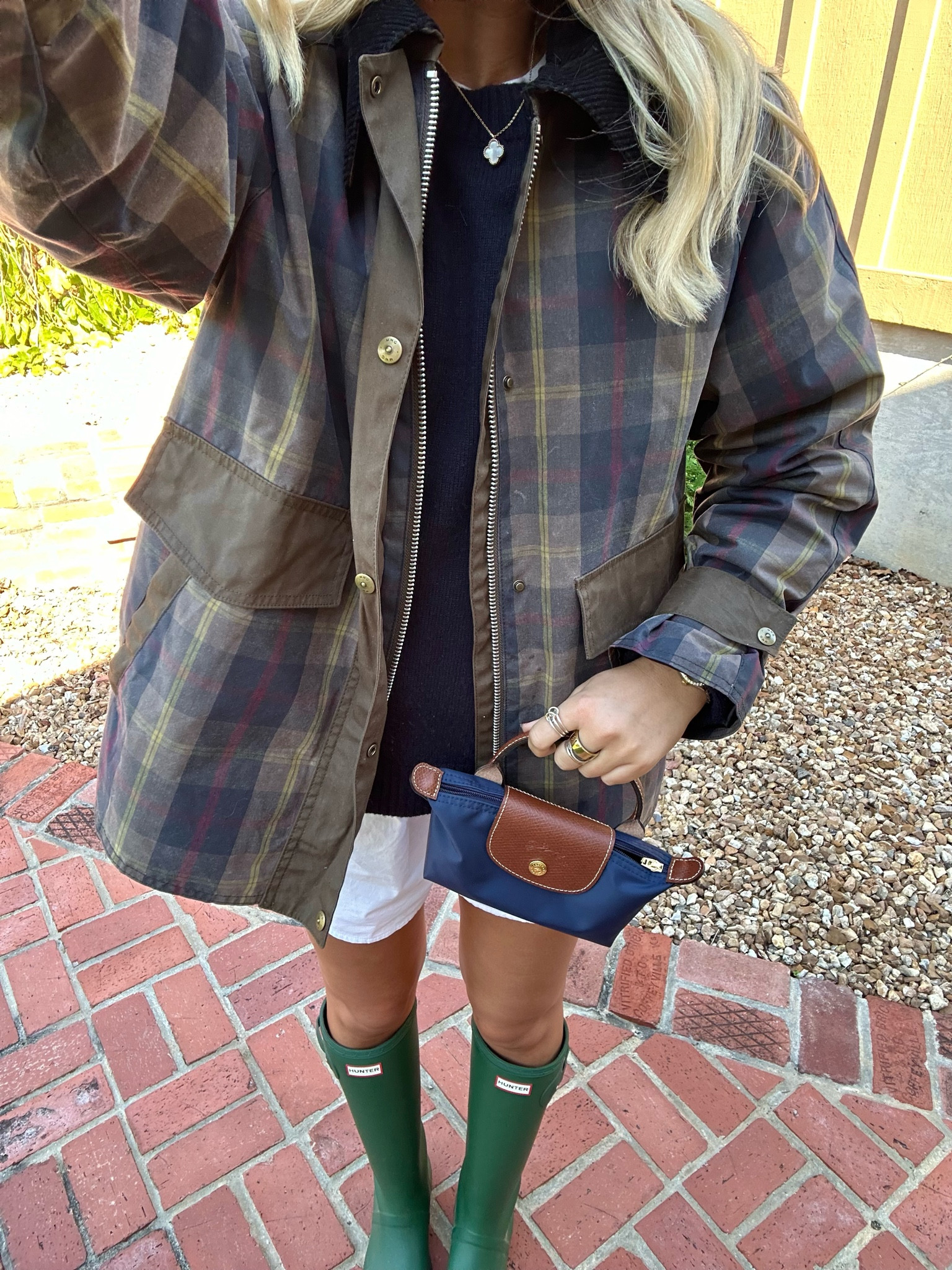 cutest fall outfit! 


#fall #fallclothes #falloutfit #jacket #barnjacket #longchamp

#LTKSeasonal #LTKHalloween #LTKStyleTip