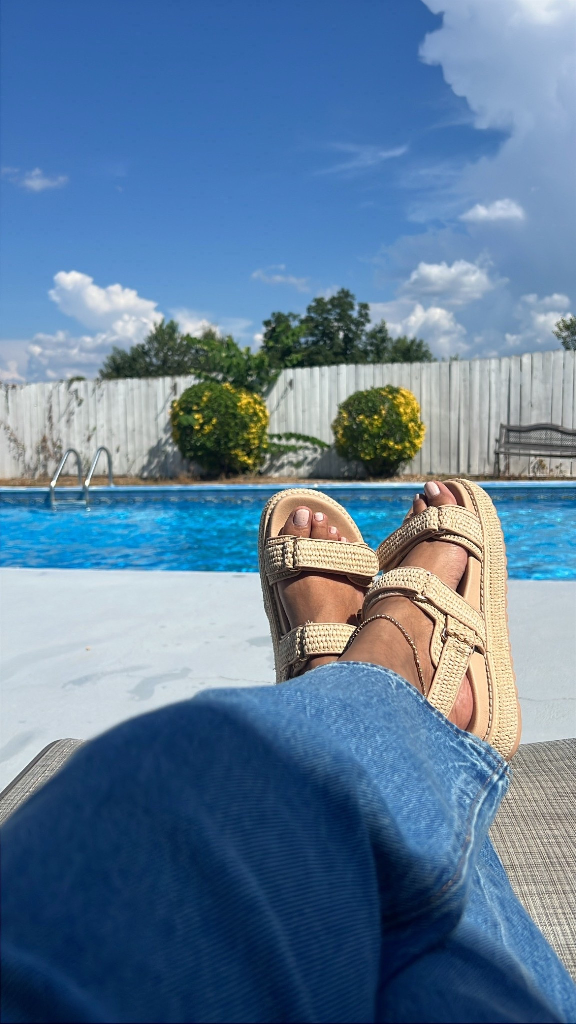 Summer Views! ☀️⛱️🩴

#LTKShoeCrush #LTKSeasonal #LTKFindsUnder100