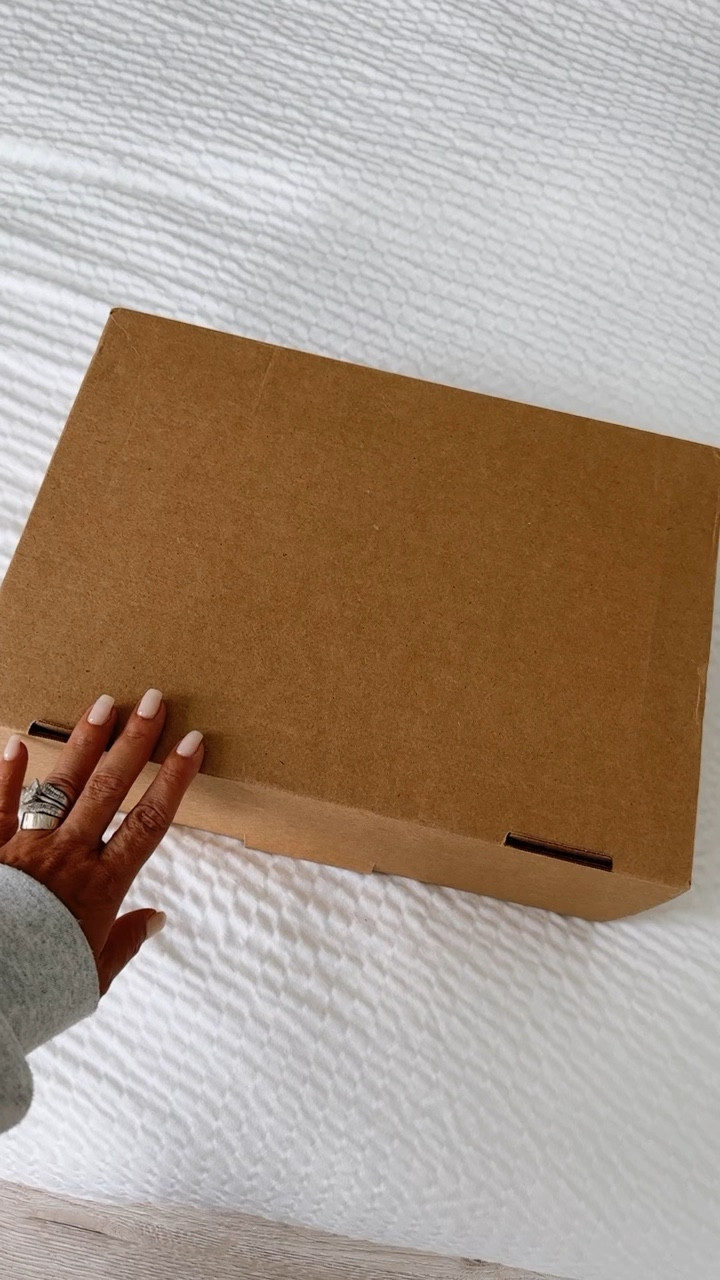 Neutral sneakers, spring sneakers, summer sneakers, white sneakers, trendy sneakers, new balance sneakers, new balance 327


#LTKshoecrush #LTKFind #LTKunder100