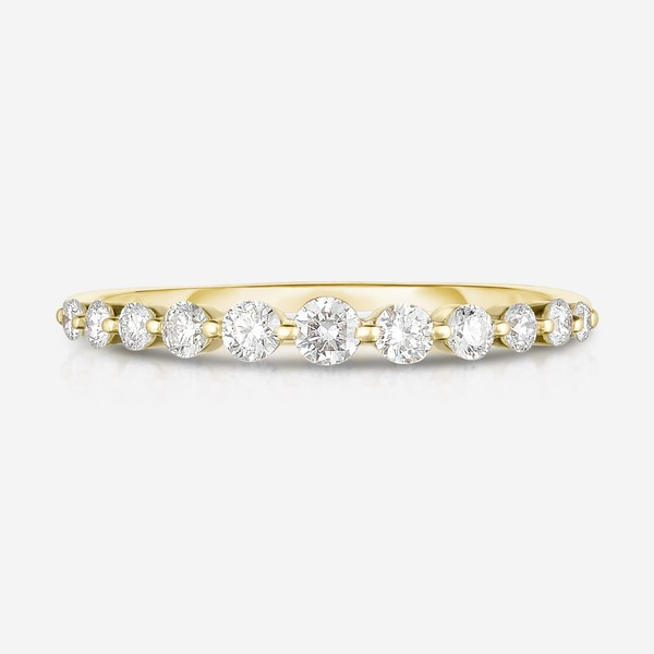 Graduated Single Prong Diamond Ring | Ring Concierge