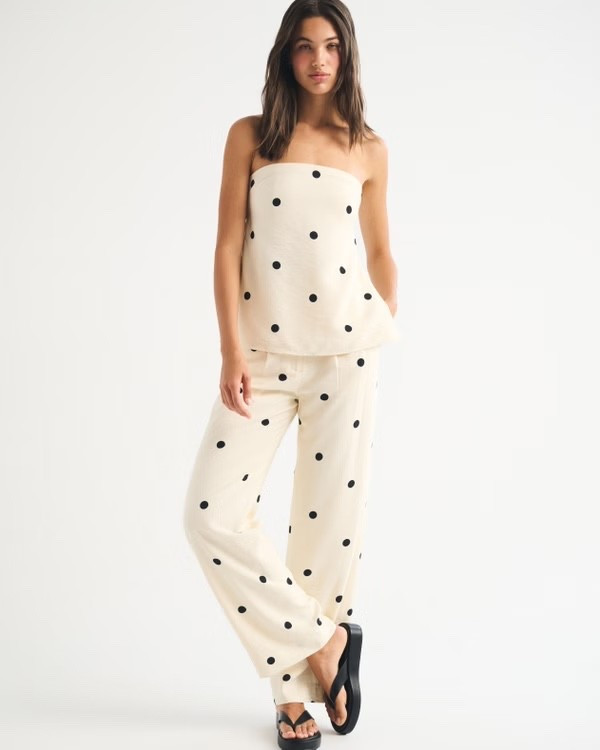 Polka Dot Co-ord - love this @abercrombie set for spring/summer, so gorg for a lunch date in the sun, BBQ, city break or beach holiday 

#coord #matchingset #spot

#LTKspring #LTKsummer #LTKuk