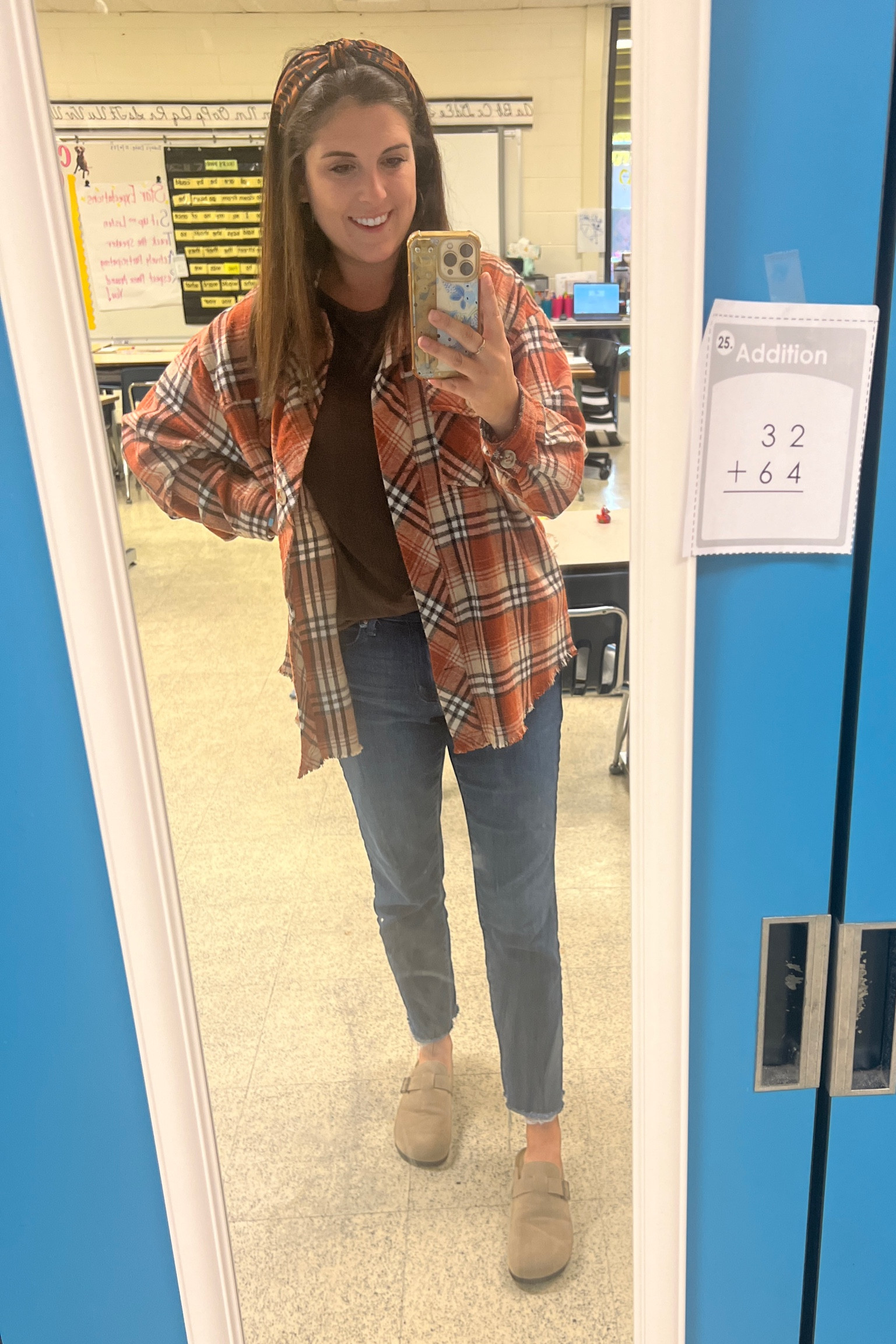 Fall vibes today for teaching 2nd grade! The jeans linked are the same ones I have on, I just cut off the bottom hem to make a fray. The shoes are a good Birkenstock dupe! Teacher style ❤️