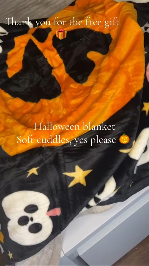 Bedsure Halloween throw blanket, sleepovers, scary movie parties 👻 🎃 

#LTKFamily #LTKSeasonal #LTKHome