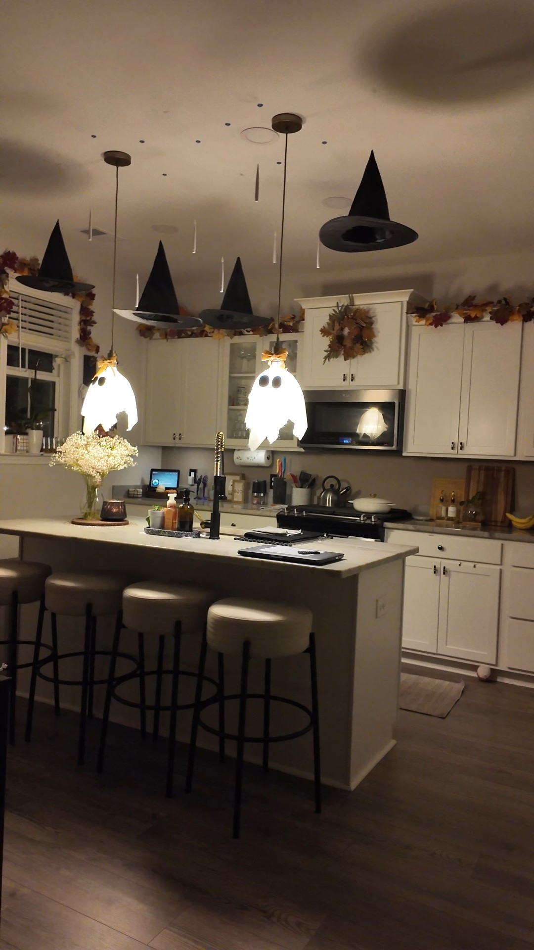 Spooky vibes 👻🎃✨

#LTKHome #LTKOver40 #LTKSeasonal