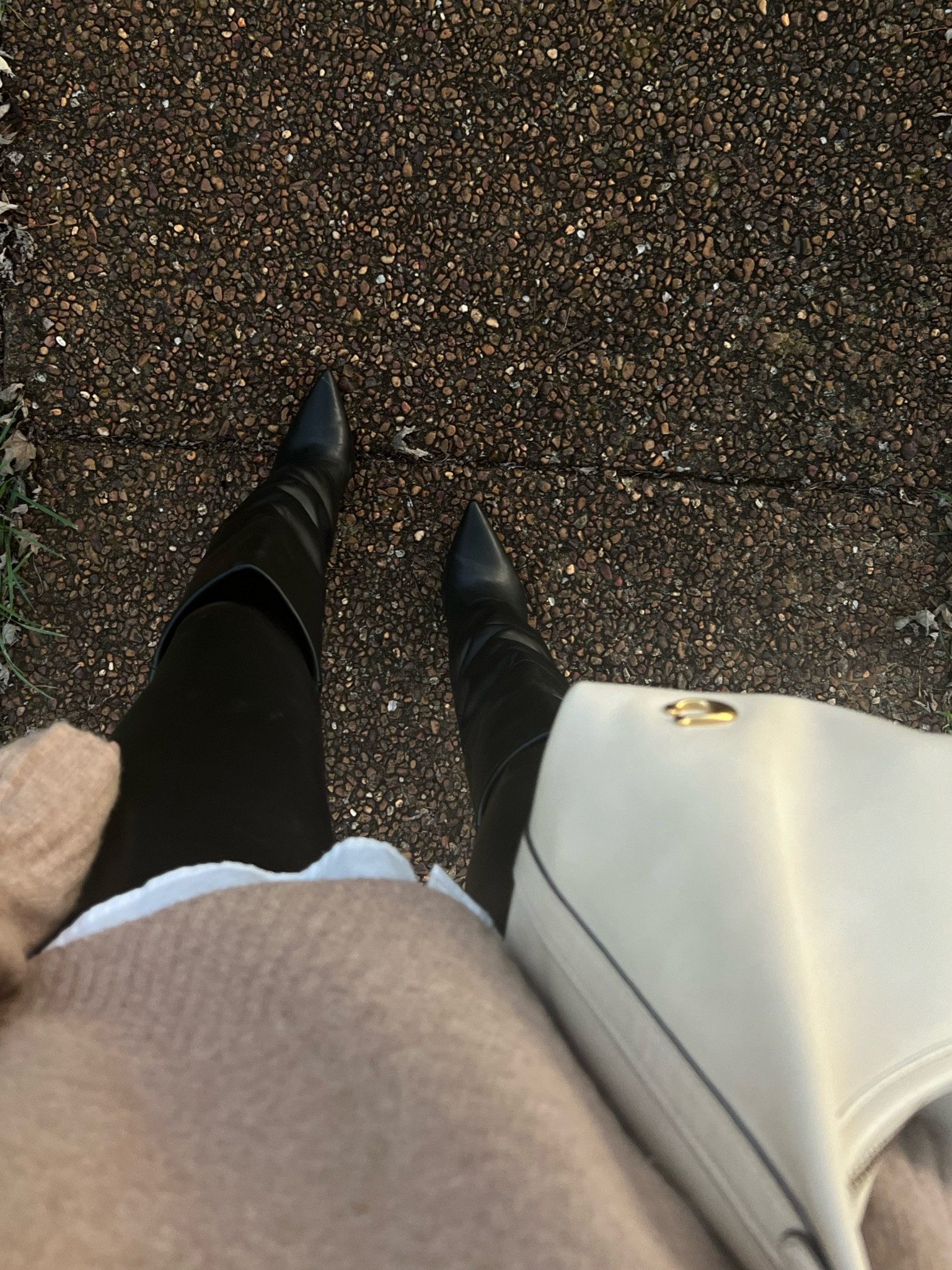 Dinner outfit 

#LTKShoeCrush #LTKFindsUnder100 #LTKStyleTip