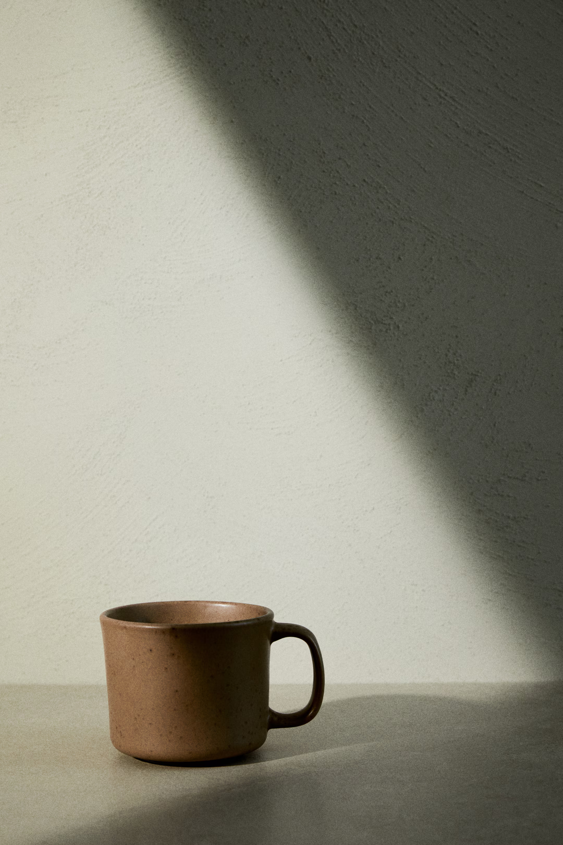 Reactive-glaze stoneware mug | H&M (UK, MY, IN, SG, PH, TW, HK)