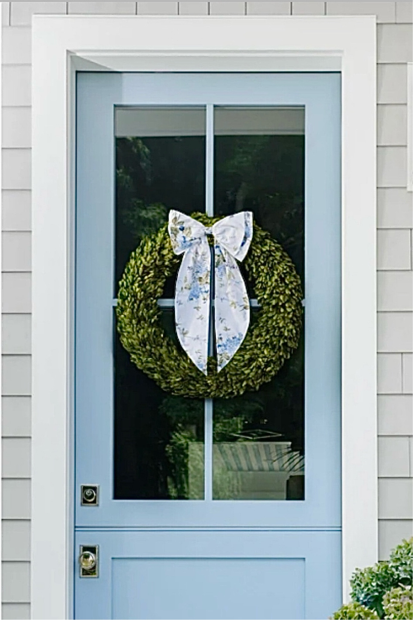 OVERSIZED BOW
🤍
I am on obsessed with bows and love how they can completely change the look of a space. This one would look super pretty on any wreath of your choosing. 

#LTKSpring 

#LTKHome #LTKStyleTip