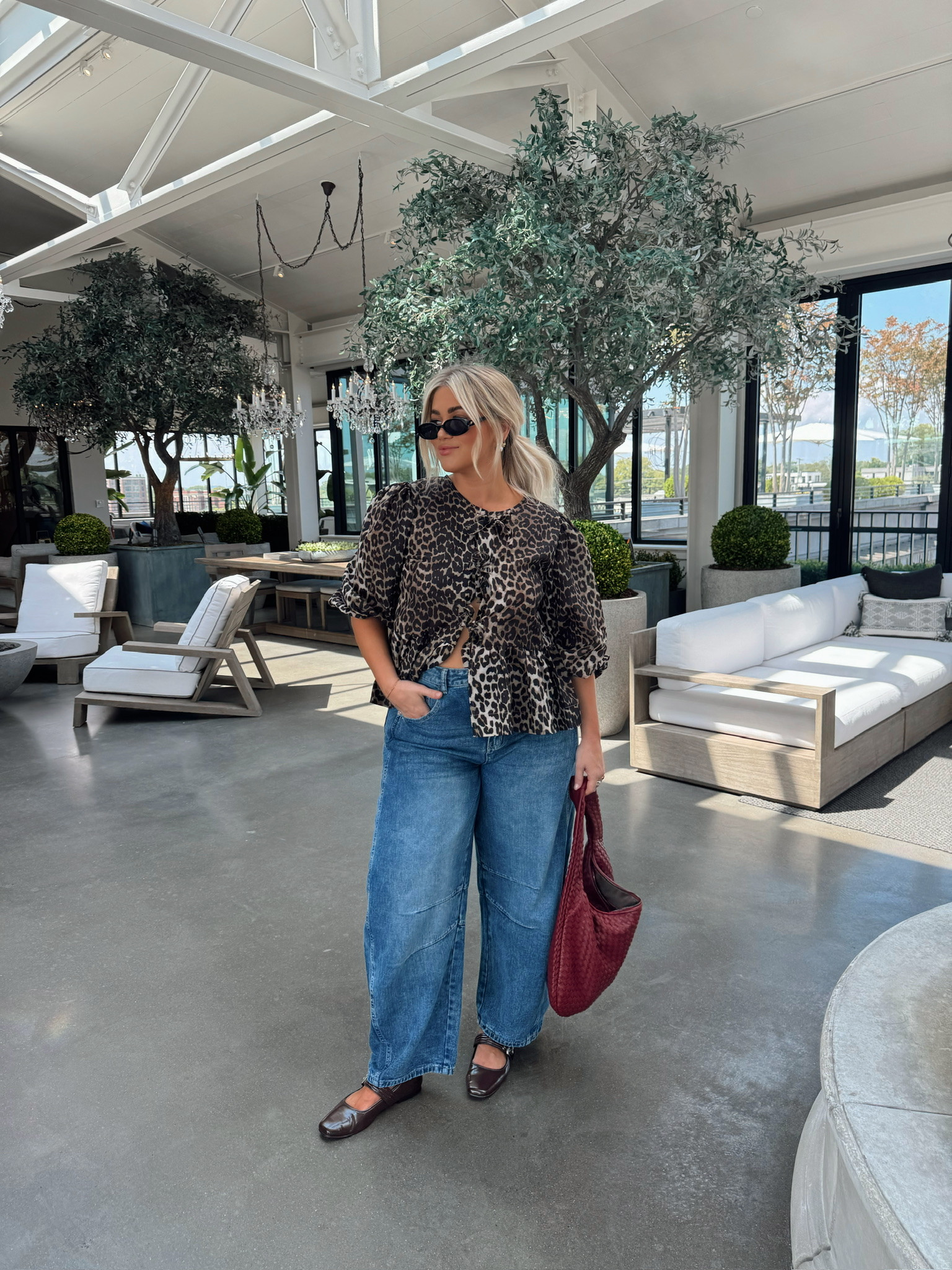 Fall transition Amazon outfit! I’ve been wearing these jeans for years now

#LTKootd #LTKMidsize