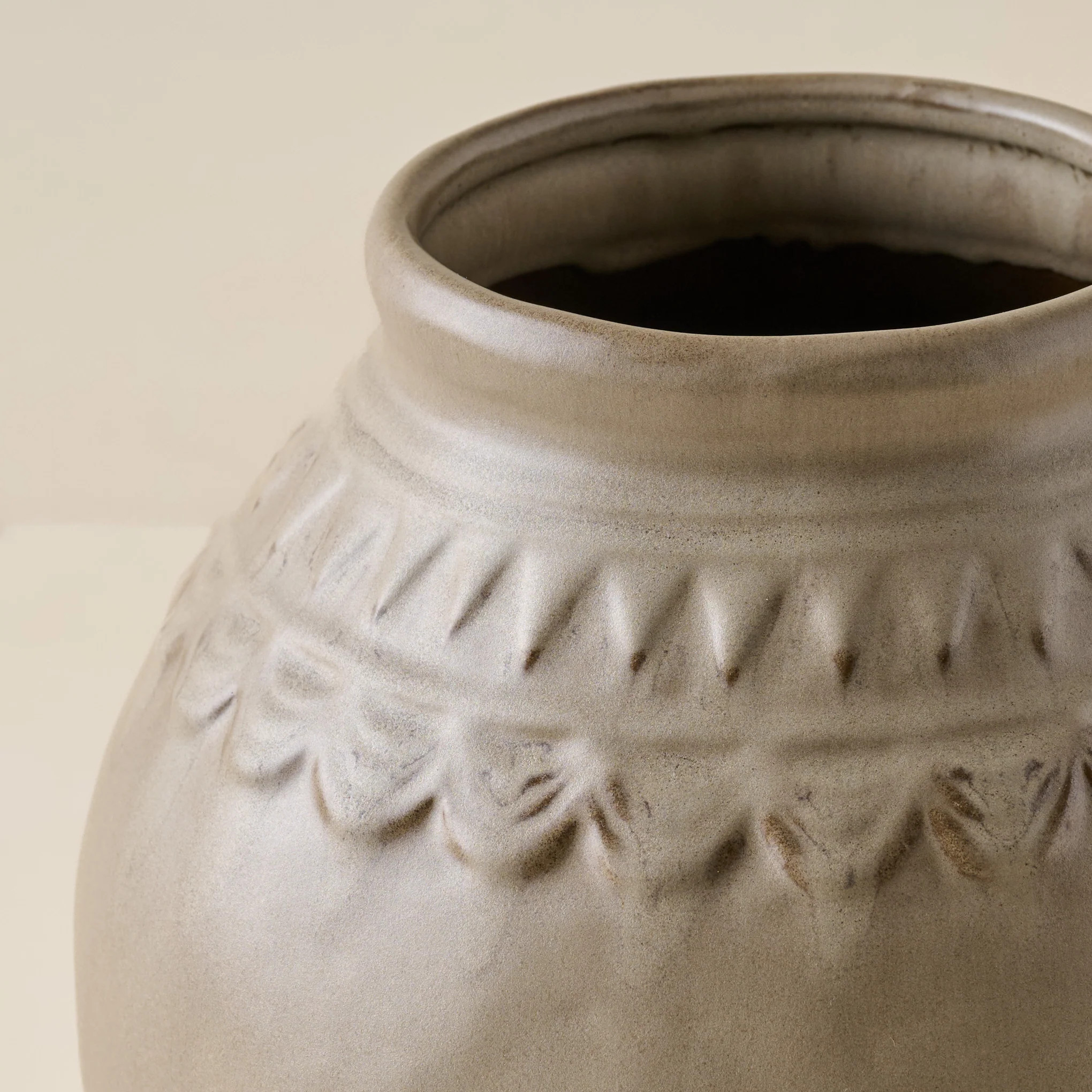 Evelyn Rustic Motif Vase | Magnolia