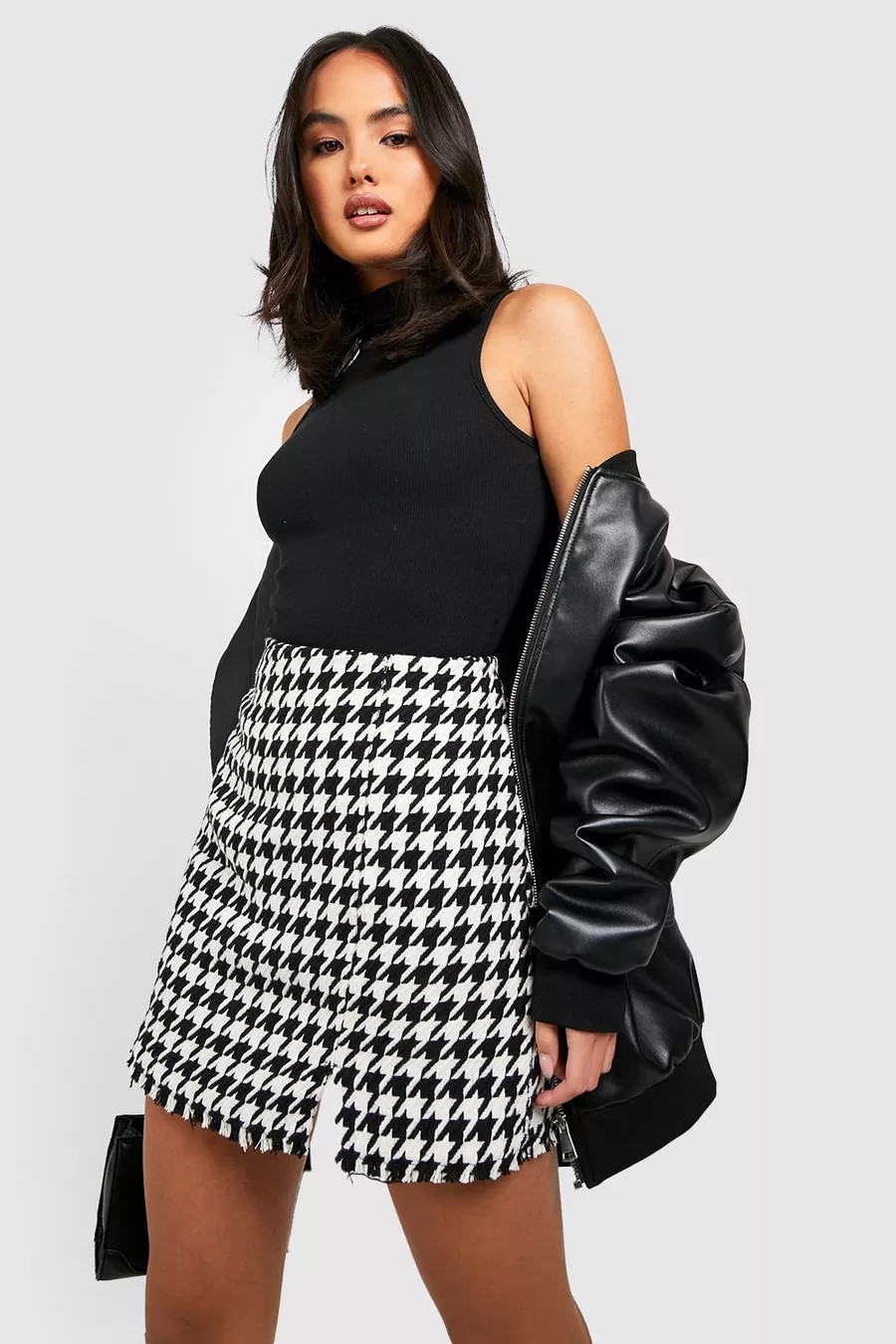 Boucle Houndstooth Raw Hem Micro Mini Skirt | Boohoo.com (UK & IE)