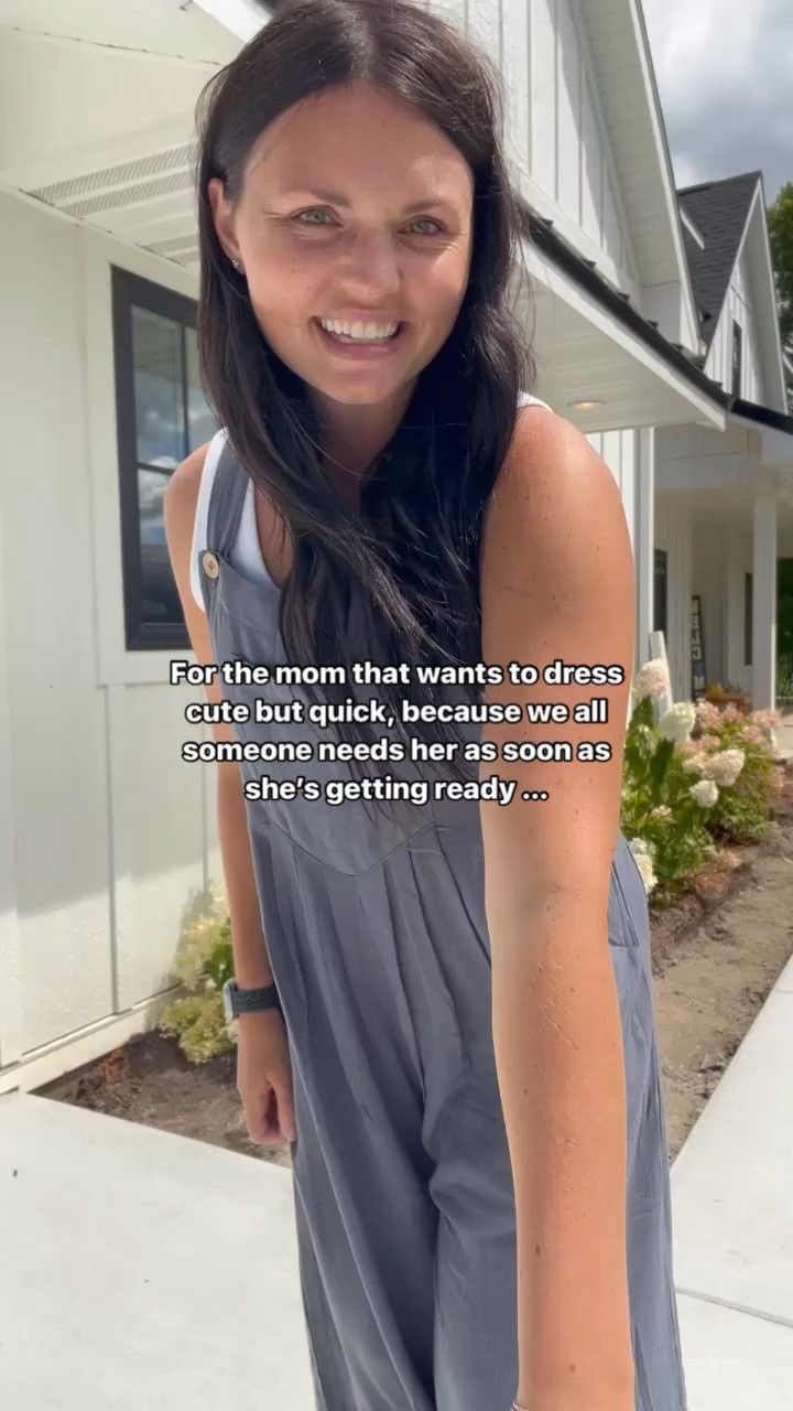 The go to mom outfit for when you want to be cute without all the effort of putting together an outfit! #jumpsuit #ueu #amazon 