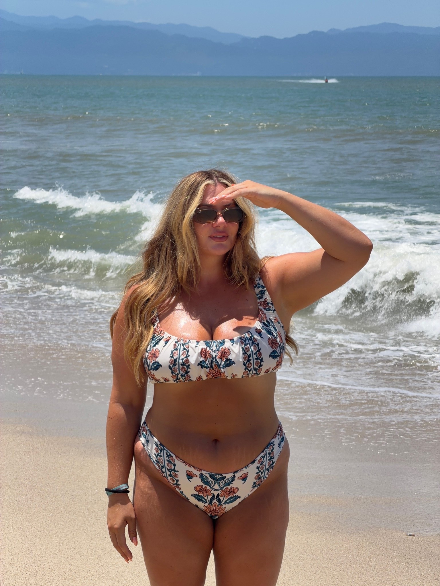 swimsuit of the day on vacation ☀️ wearing the top in curve 2 & bottoms in curve 1

#LTKSwim #LTKMidsize #LTKootd