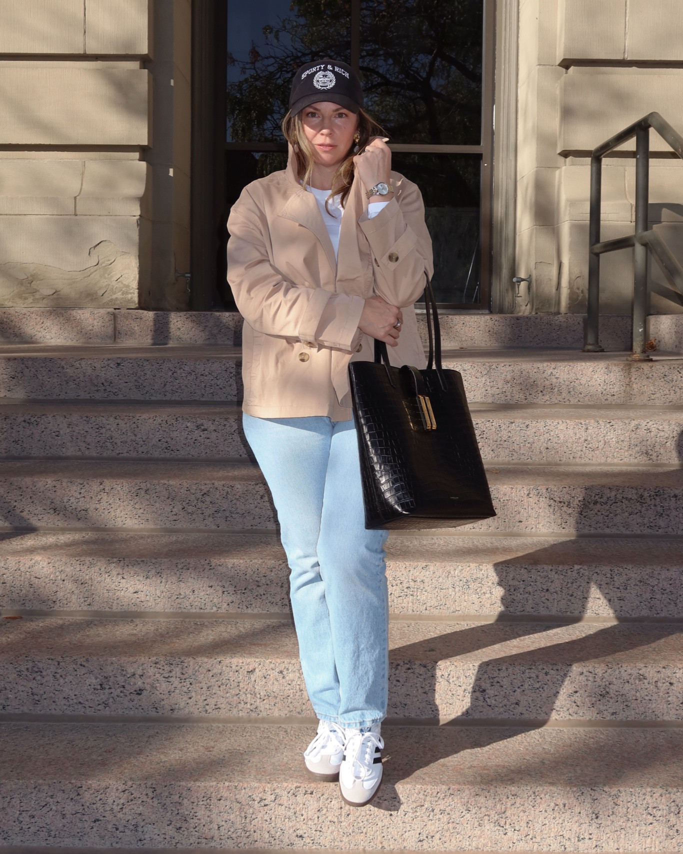 A cropped trench is a need, not a want 🤤 

#LTKStyleTip #LTKItBag