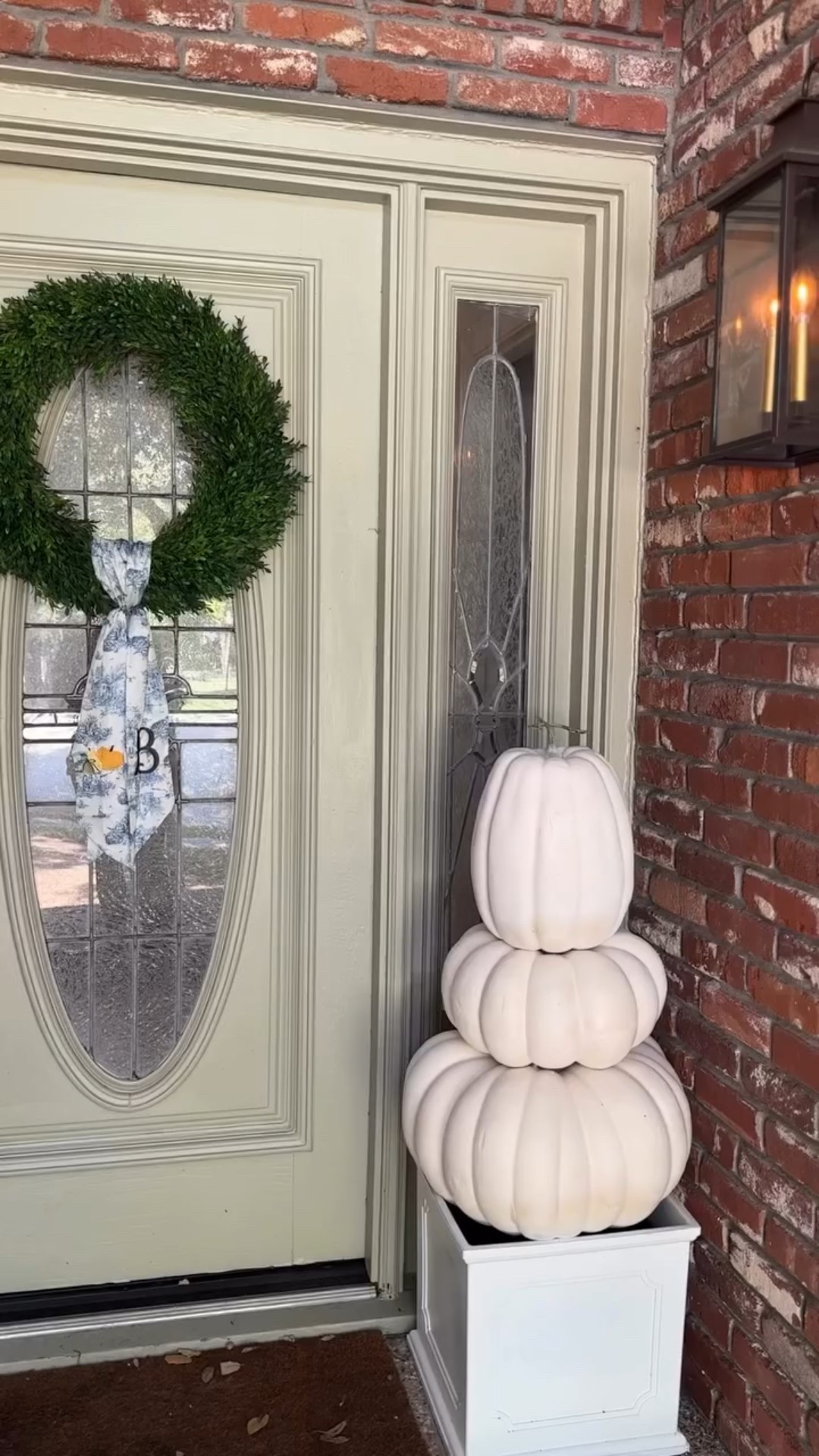 We are not big into scary decor for Halloween week here but we do love a classic wreath sash.