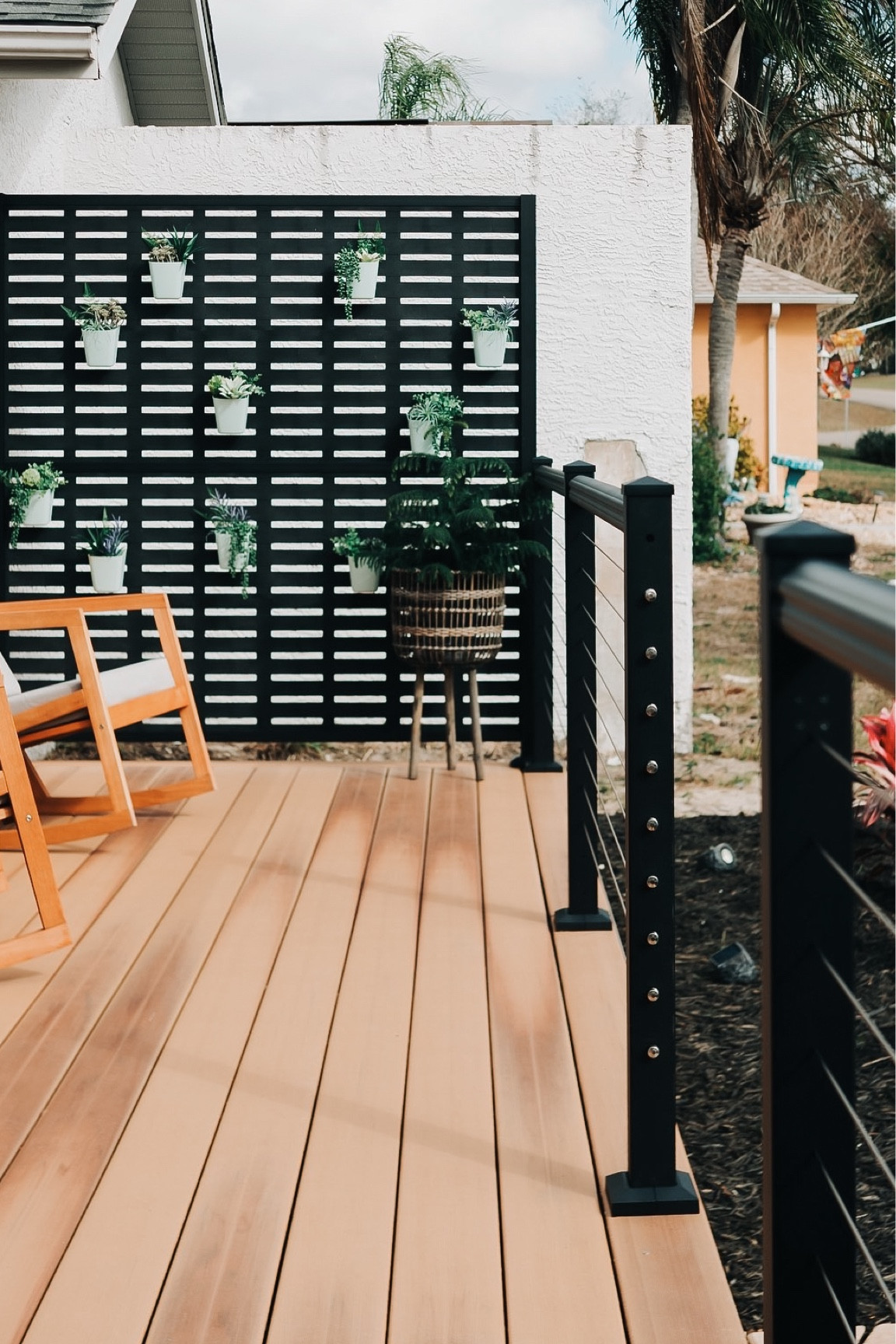 Privacy screen plant wall

#LTKHome #LTKSeasonal