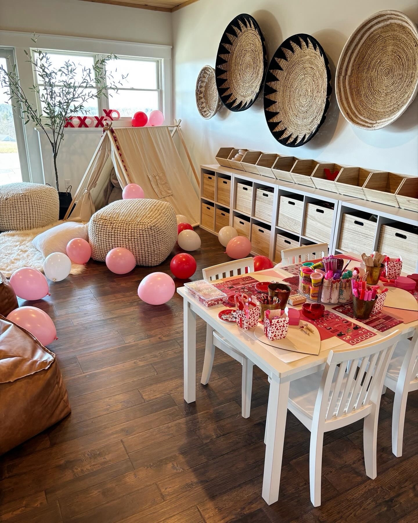 ❤️Kids Valentine’s Day Playroom

Kids Valentines Crafts brought to you by Michaels 💕

#LTKkids #LTKSeasonal #LTKhome