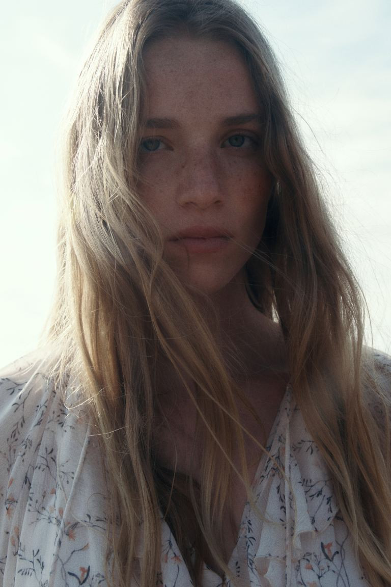 Long Chiffon Dress - Round Neck - Long sleeve - Powder pink/patterned - Ladies | H&M US | H&M (US + CA)