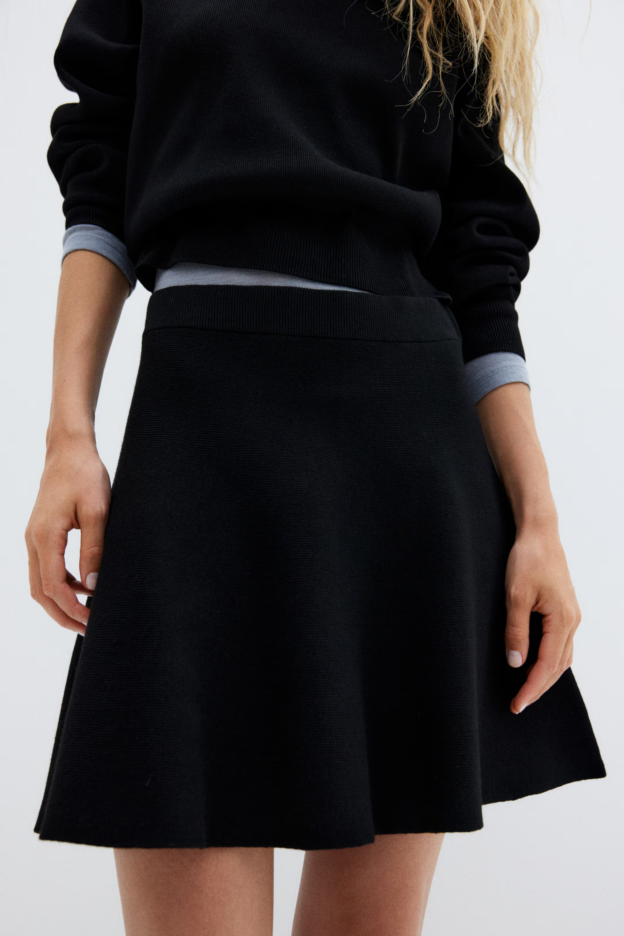 Flared knitted skirt | H&M (UK, MY, IN, SG, PH, TW, HK)