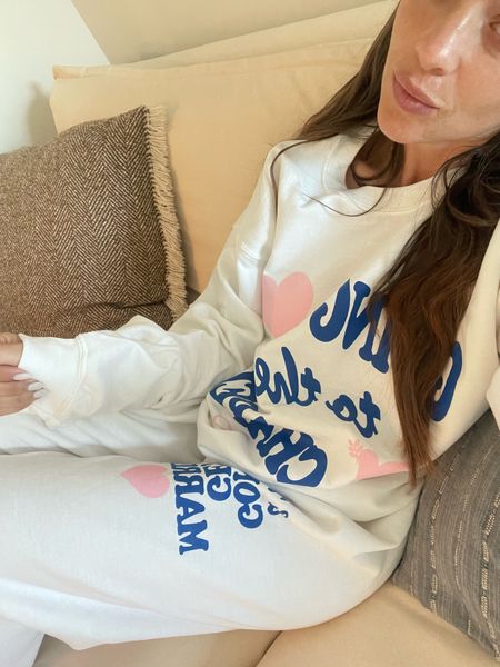 Going to the chapel & we’re gonna get married sweatset 🤍💍👰🏻‍♀️💒🔔
Perfect sweatsuit for my brides! 






Bride getting ready outfit
White sweatset
Bride sweats
Airplane outfit 
Airport outfit 
Honeymoon outfit 
Bride-to-be
Bride loungewear
Wedding loungewear

#LTKtravel #LTKstyletip #LTKwedding