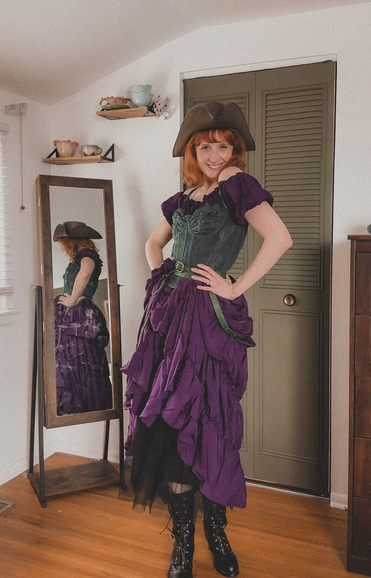 Pirate sea witch for the Renaissance Faire 🐙💜💚 

Tags: pirate core, ren faire, Ursula, corset, medieval, larping
