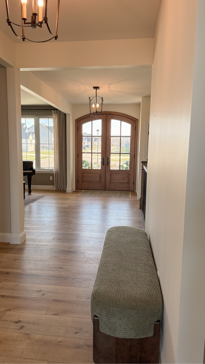 POV: you ordered an entryway with a side of SW Alabaster.

It’s easy to think a space comes together with what you add last, but more often it’s what you choose first. Before anything is layered in, the walls quietly set the tone and everything else follows.

Save this for when you’re planning your next refresh.

#entryway #homeinspo #interiors #neutralhome #timelessstyle #paintcolors #sherwinwilliams

#LTKHome
