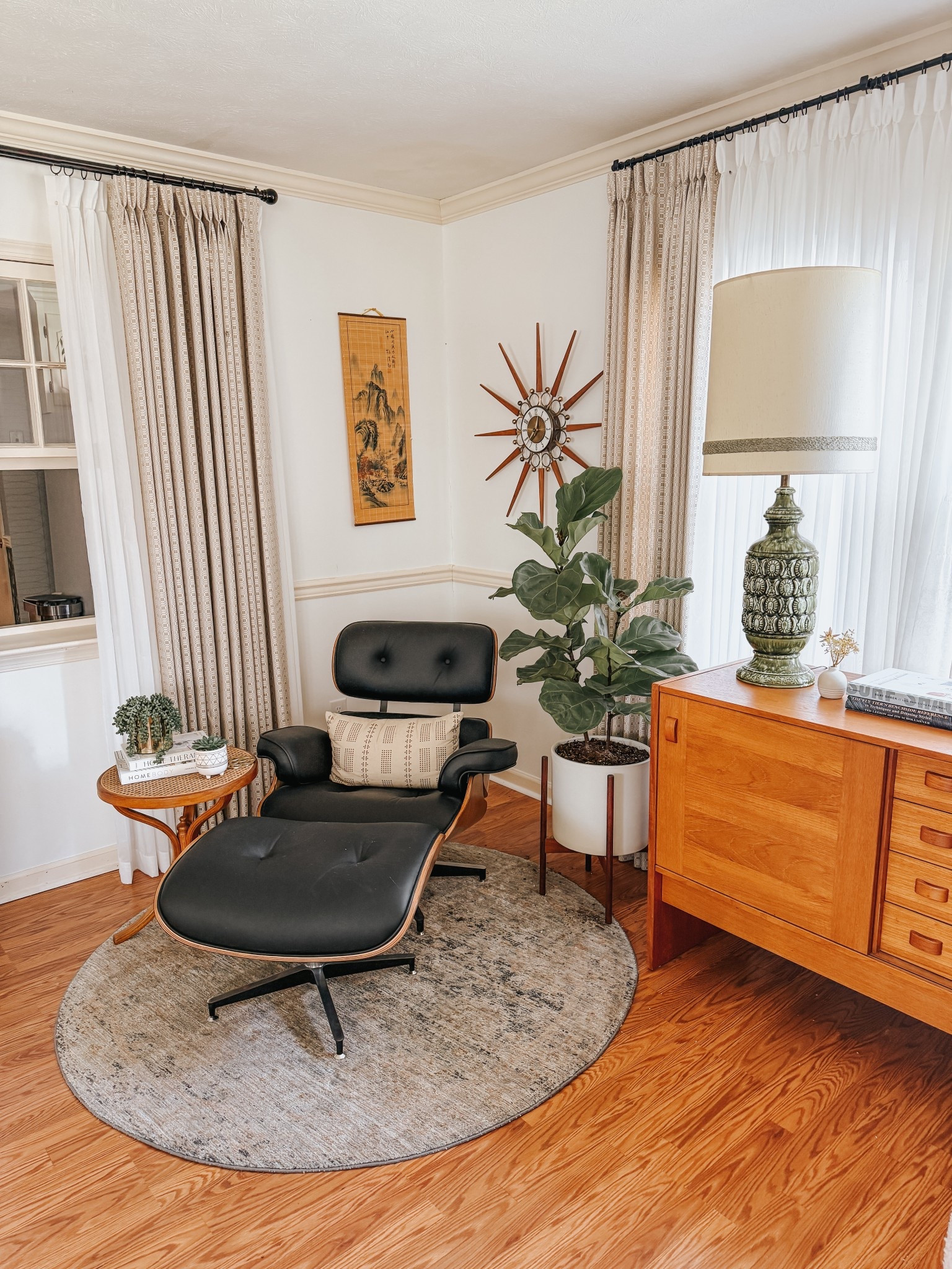 Mid-century inspired home décor to create your own little cozy book nook ⭐️

#LTKHome