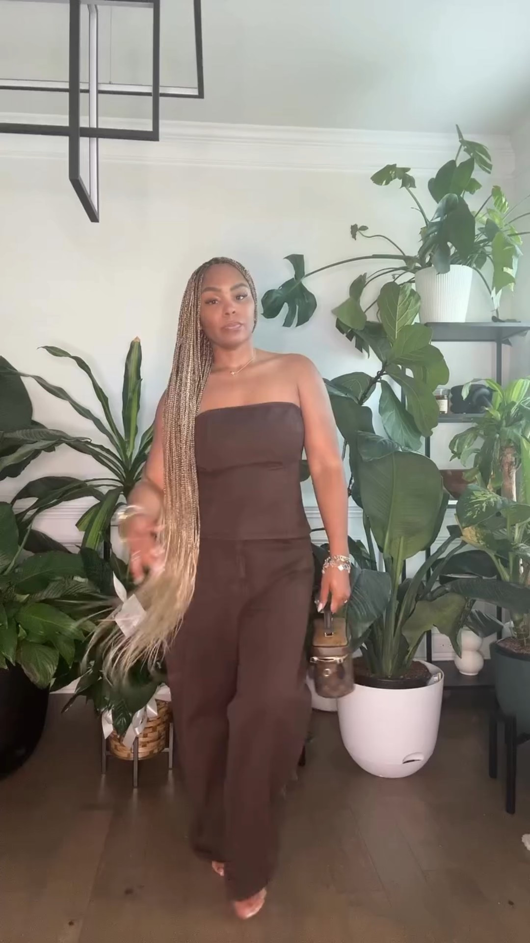 The perfect color combo 🤌🏽 
.
.
Set: @zara 
Stylist: @mariame_hair_braiding_  1000/10 😩🫶 
#charlottehairstylists #knotless
