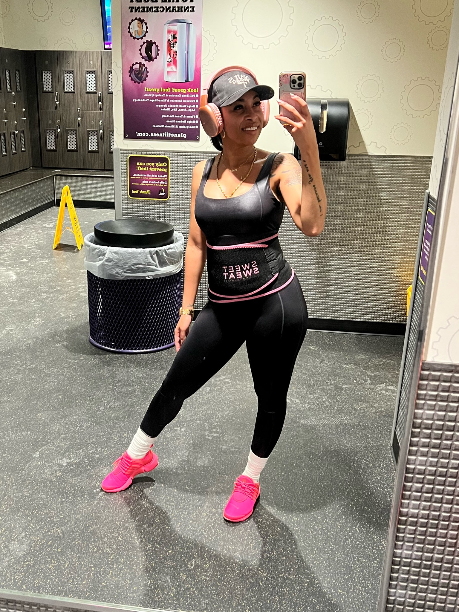 Ready to start this New Year out right with a Monday workout. Grateful for time to move my body! 

Anyone else love the after gym glow!?

#LTKFitness #LTKActive #LTKBeauty