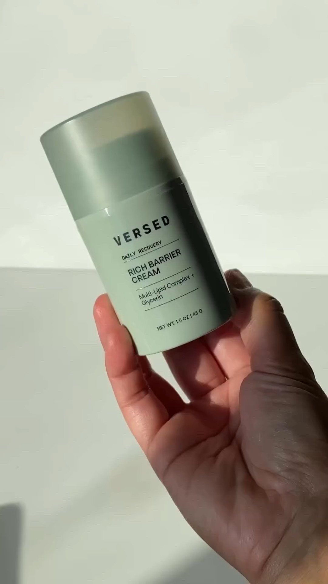 rich hydration,doesnt break you out and under $20
Sold!
@versed New Rich Barrier Cream

#versedskincare#skinbarrier#skincare#cleanbeauty#beautycommunity#beautycreator#hydratingskincare#drugstorebeauty#grwm#glowyskin#gifted