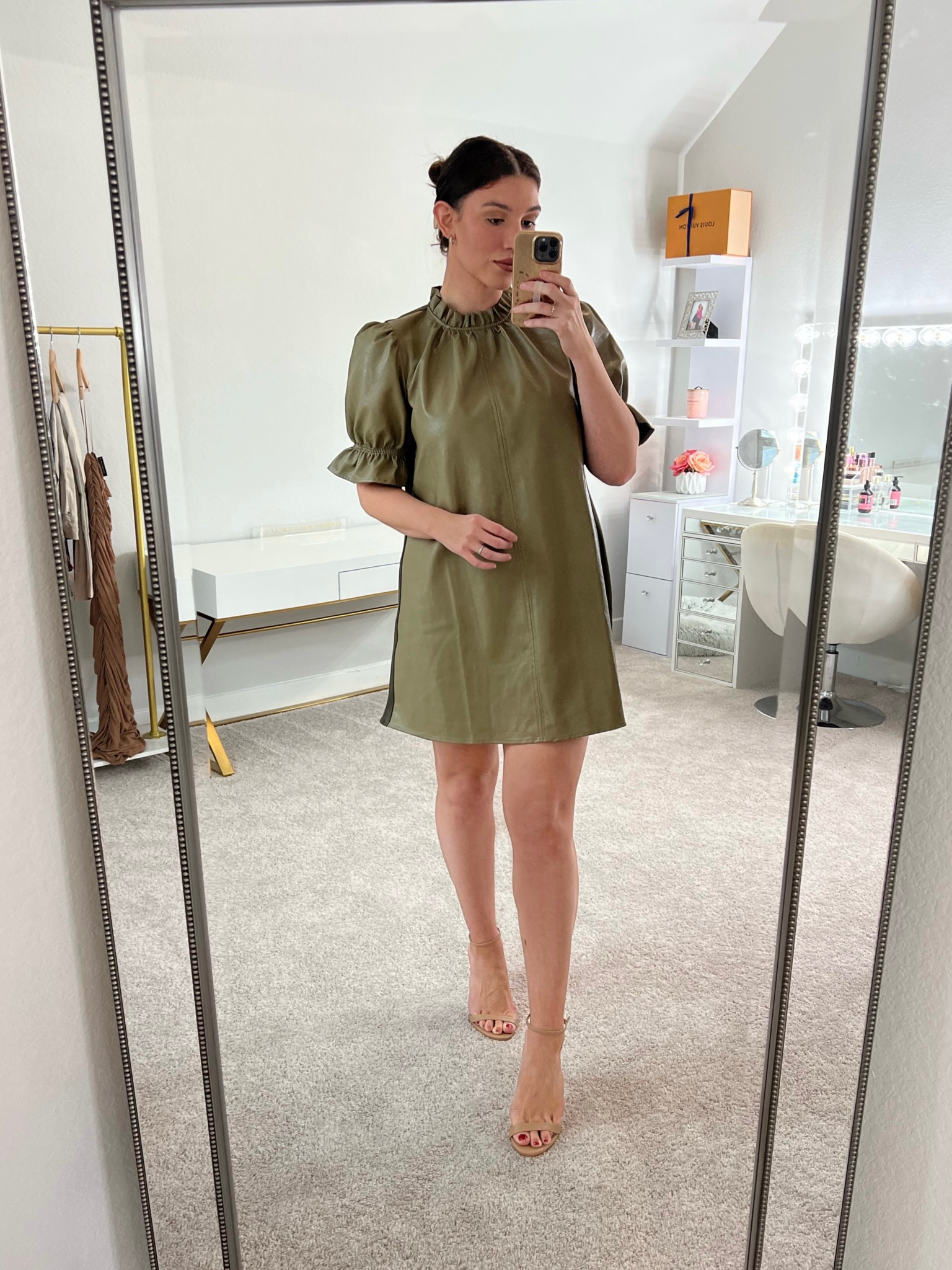 Preppy professional office part dress! This dress is so comfortable since the back is cotton! Wearing a L

Midsize fashion, curvy dress, workwear

#LTKmidsize #LTKworkwear #LTKplussize