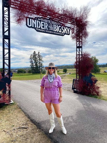 What to wear to a country concert! 


Nashville outfit, romper, white boots, boots, sunglasses, western wear, music festival

#LTKsalealert #LTKunder100 #LTKtravel