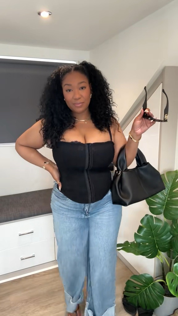 Still obsessed with this corset fuller bust approveddddd

#LTKootd #LTKPlusSize #LTKMidsize