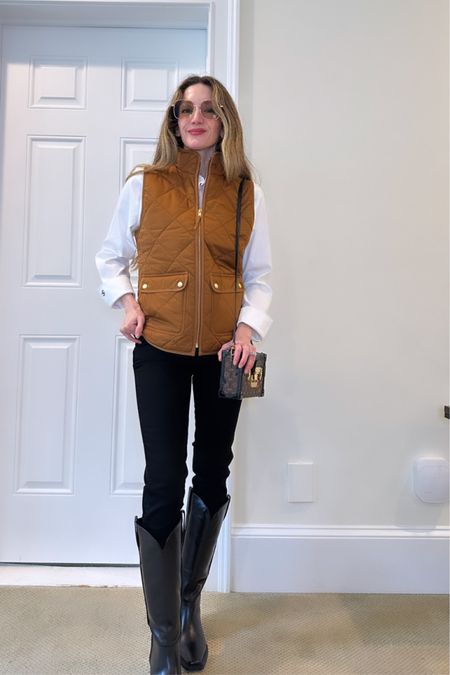 The quilted vest is full staple! Here’s an updated way to style it. Fall outfit for work or casual weekend 

#LTKSeasonal #LTKfindsunder50 #LTKover40