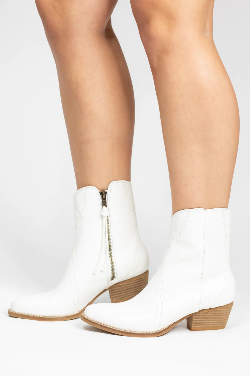 Beth Booties- White | Avara