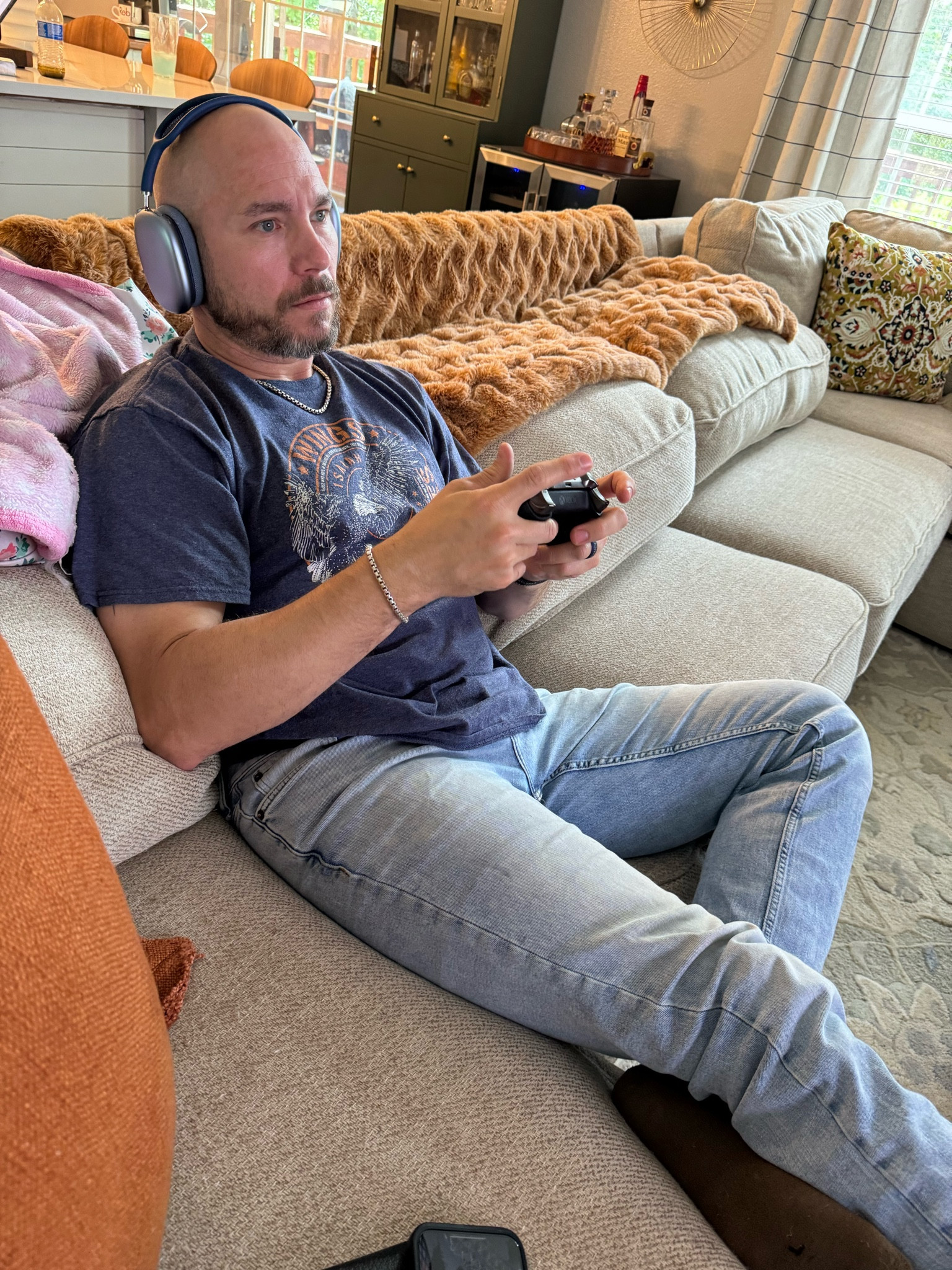 Need a quick Father’s Day gift?  The earbuds are amazing and have a silencing option. They are perfect for all the gamer dads, dads who like audio books, or dads traveling !

#LTKSeasonal #LTKGiftGuide #LTKTravel