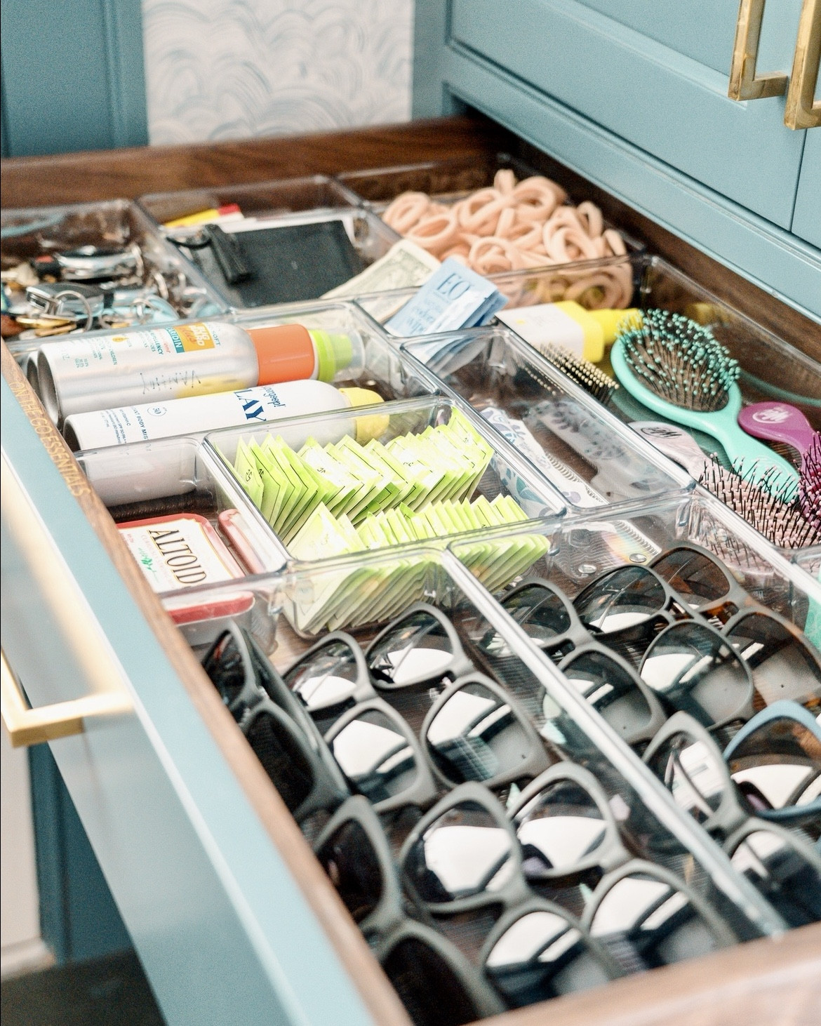 Our favorite storage solutions for sunglasses! Easily change up every pair to match those cute summer outfits. Tis the season ☀️ 





#LTKSummerSales #LTKSeasonal #LTKStyleTip