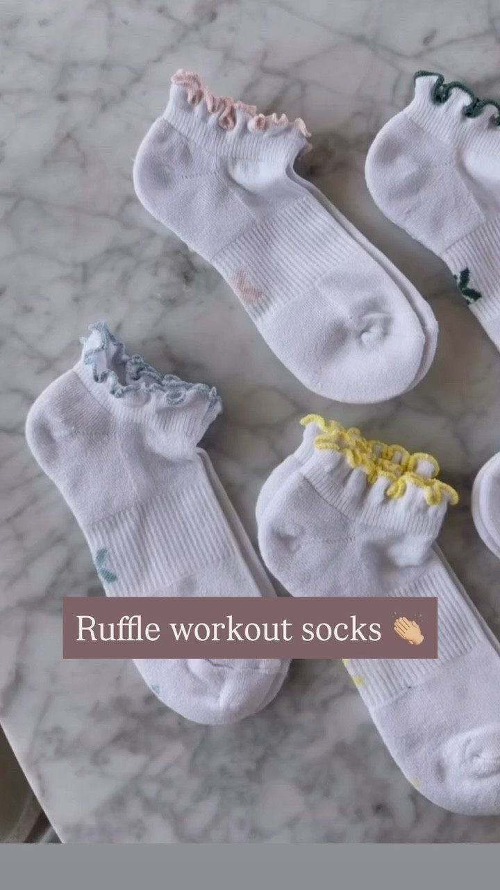 The best active socks! Obsessed with the ruffle detail!

Loverly Grey, Target find, ruffle socks, activewear 

#LTKActive