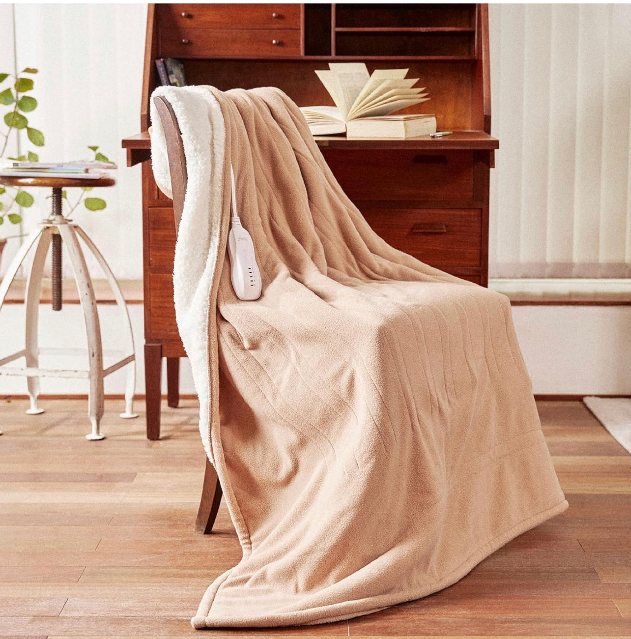 Electric blanket 50% of clickable coupon! Time to stay warm and cozy! 

#LTKsalealert #LTKfindsunder50 #LTKSeasonal