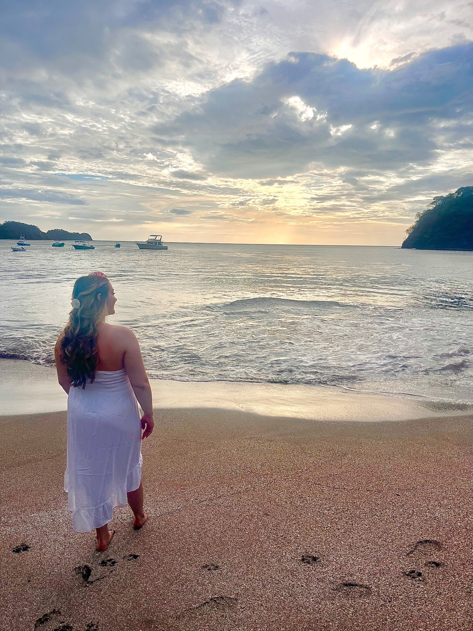 Seas the day in Costa Rica! 🤍🌊 

This breezy white dress is the perfect vacation staple—light, effortless, and made for golden hour by the water! 🌅✨

Whether you’re strolling the shore or grabbing sunset cocktails, this look gives tropical elegance every time.

Linked it on my LTK—vacay wardrobe = upgraded 🐚☀️
#SeasTheDay #CostaRicaVibes #VacationStyle #BeachsideChic #WhiteDressMoment #OceanInspiredLooks #LTKtravel #ResortWear #TropicalOOTD #BeachReadyStyle

#LTKSeasonal #LTKSwim #LTKSummerEdit