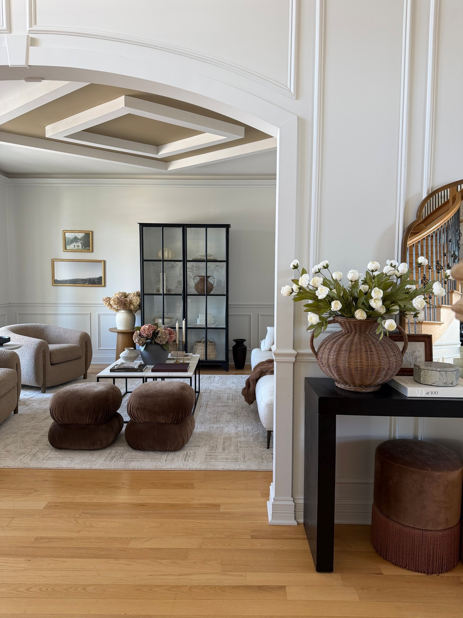 This corner ties the whole space together 🤍
Warm neutrals, soft textures, and timeless pieces that make the room feel collected — not cluttered.

Everything you see here is linked on LTK.

#LTKHome #LTKSaleAlert #LTKSeasonal