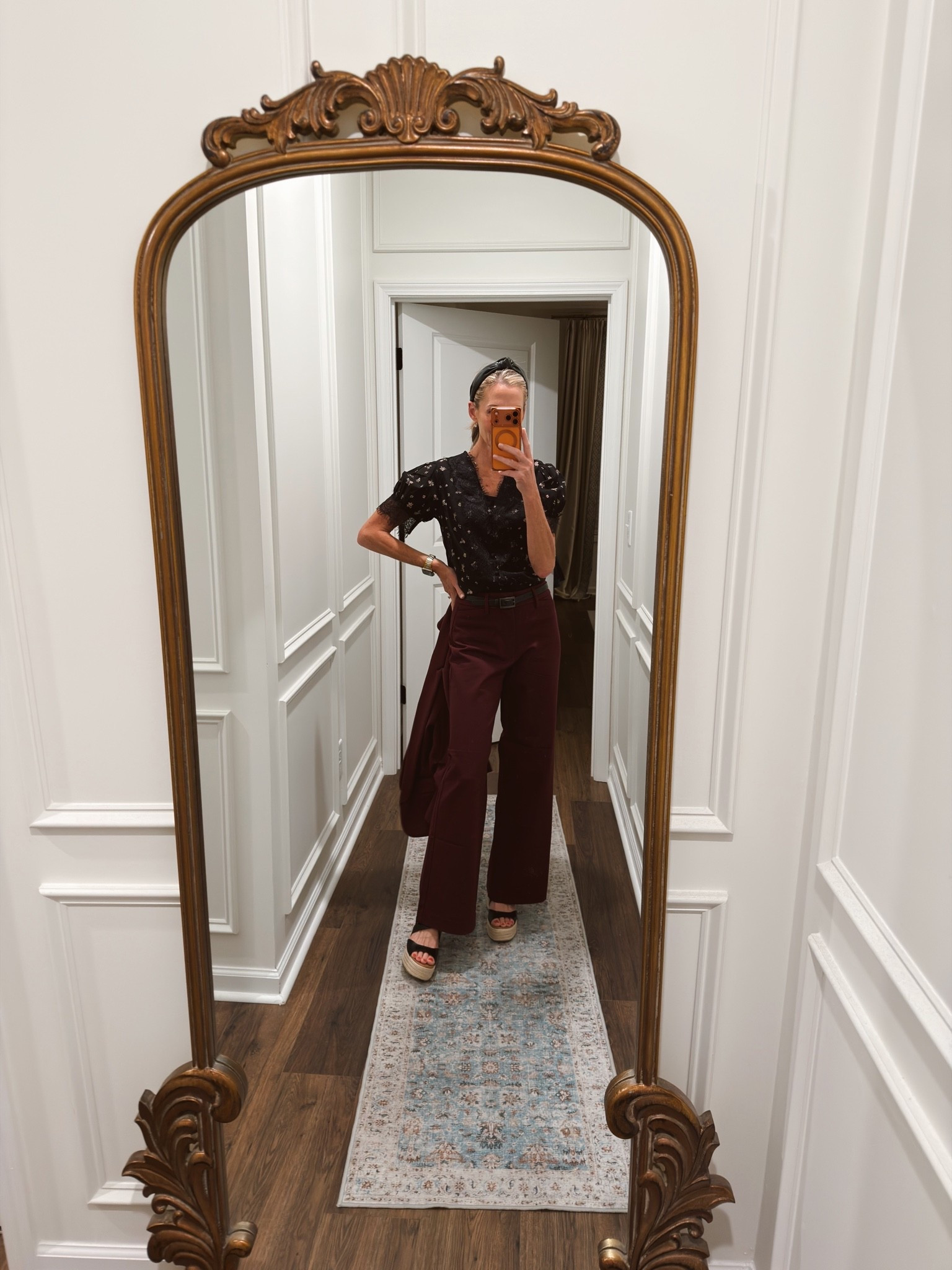Today’s OOTD… Target top XS and Old Navy pants… size 0. I share these in the capsule on Saturday. These are great pants for work!