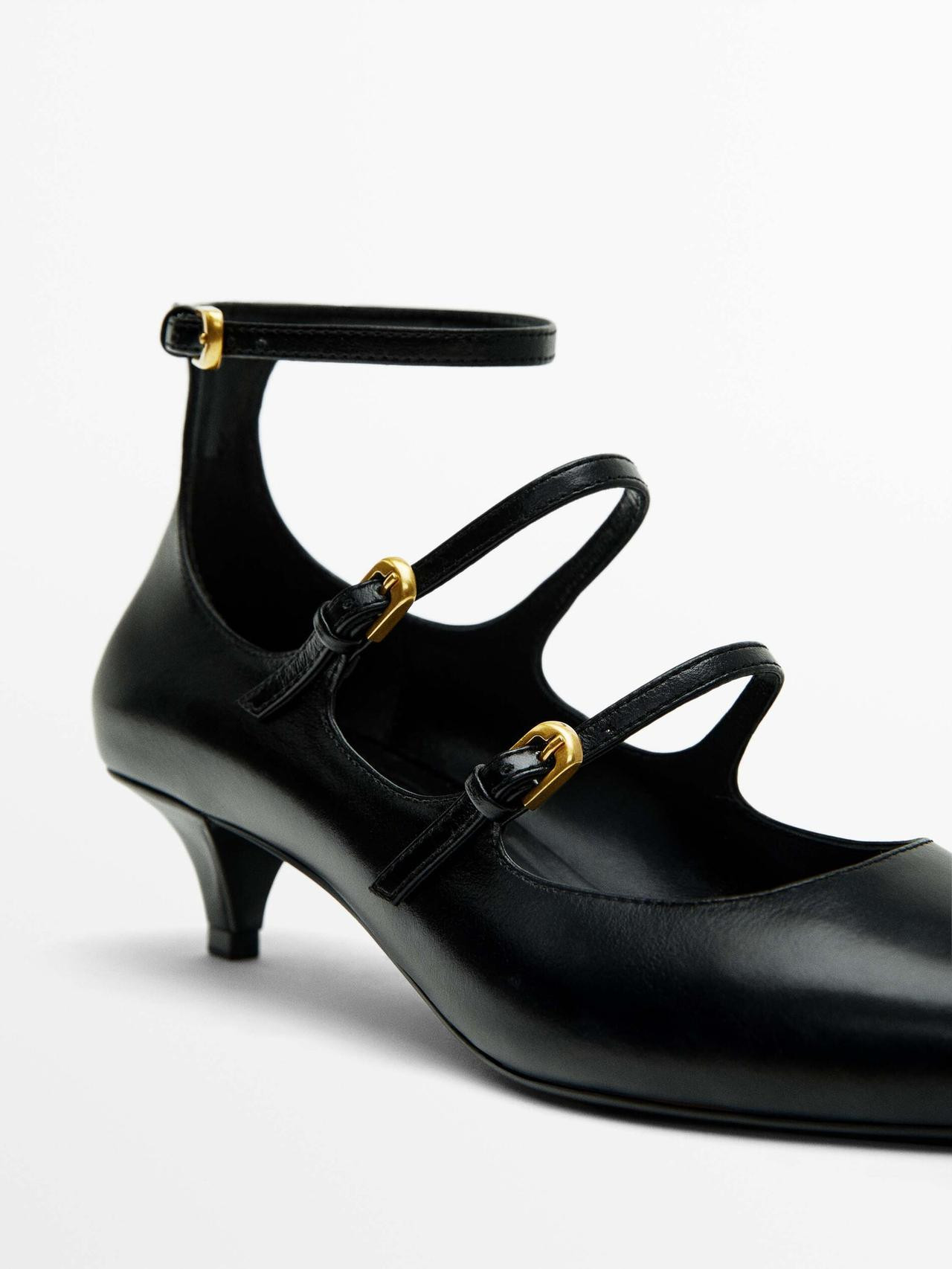Pointed court shoes with buckled straps | Massimo Dutti US