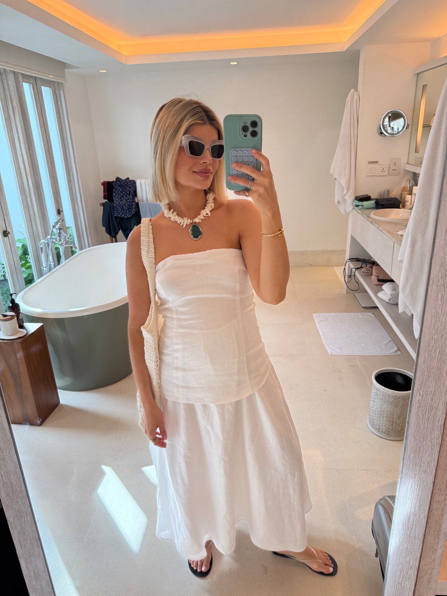 Day Tour Fit: Easy white linen dress + this gorgeous Etsy necklace I’m obsessed with 🐚